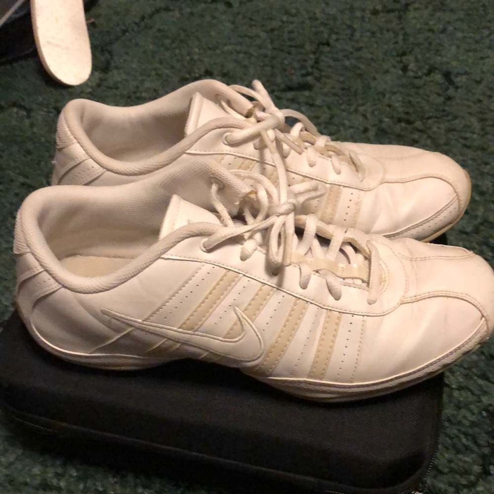 White Nike tennis shoes